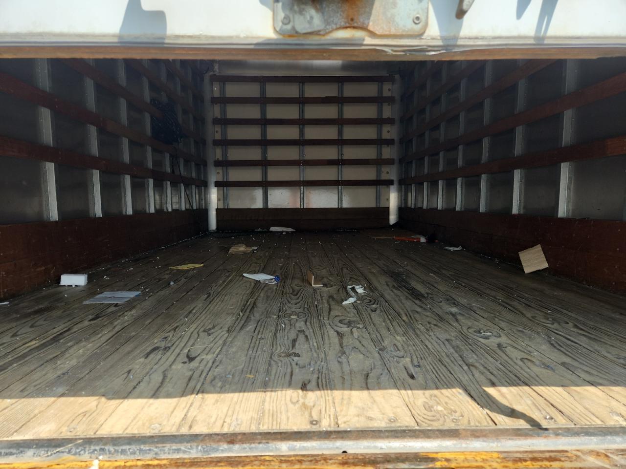 2013 Isuzu NPR HD BOX Truck