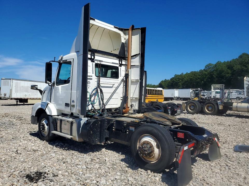2017 Volvo VNL Semi Truck