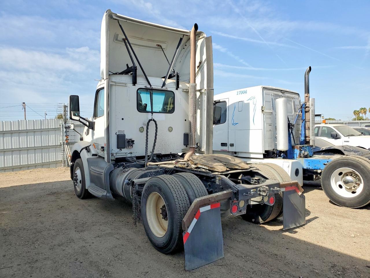 2016 Peterbilt 579 Semi Truck