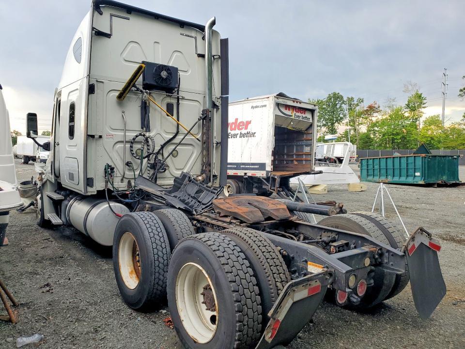 2015 Freightliner Cascadia Semi Truck