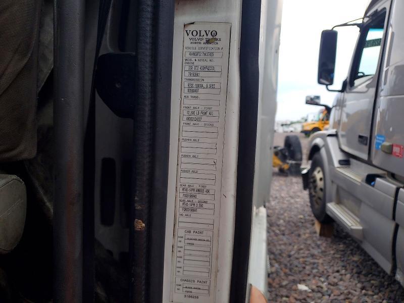 2007 Volvo VNL Semi Truck