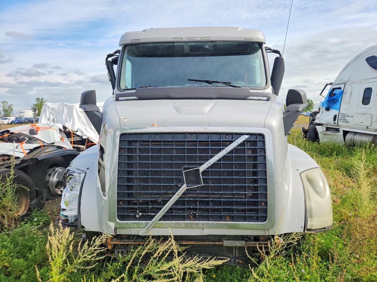 2018 Volvo VNL Semi Truck