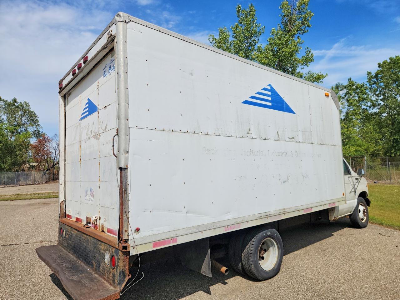 2001 Ford E350 BOX Truck