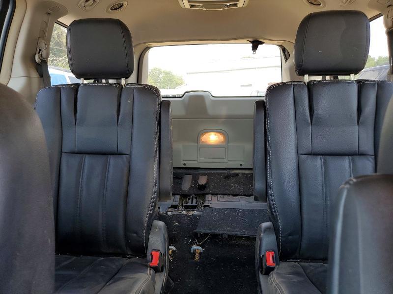 2013 Chrysler Town & Country Touring