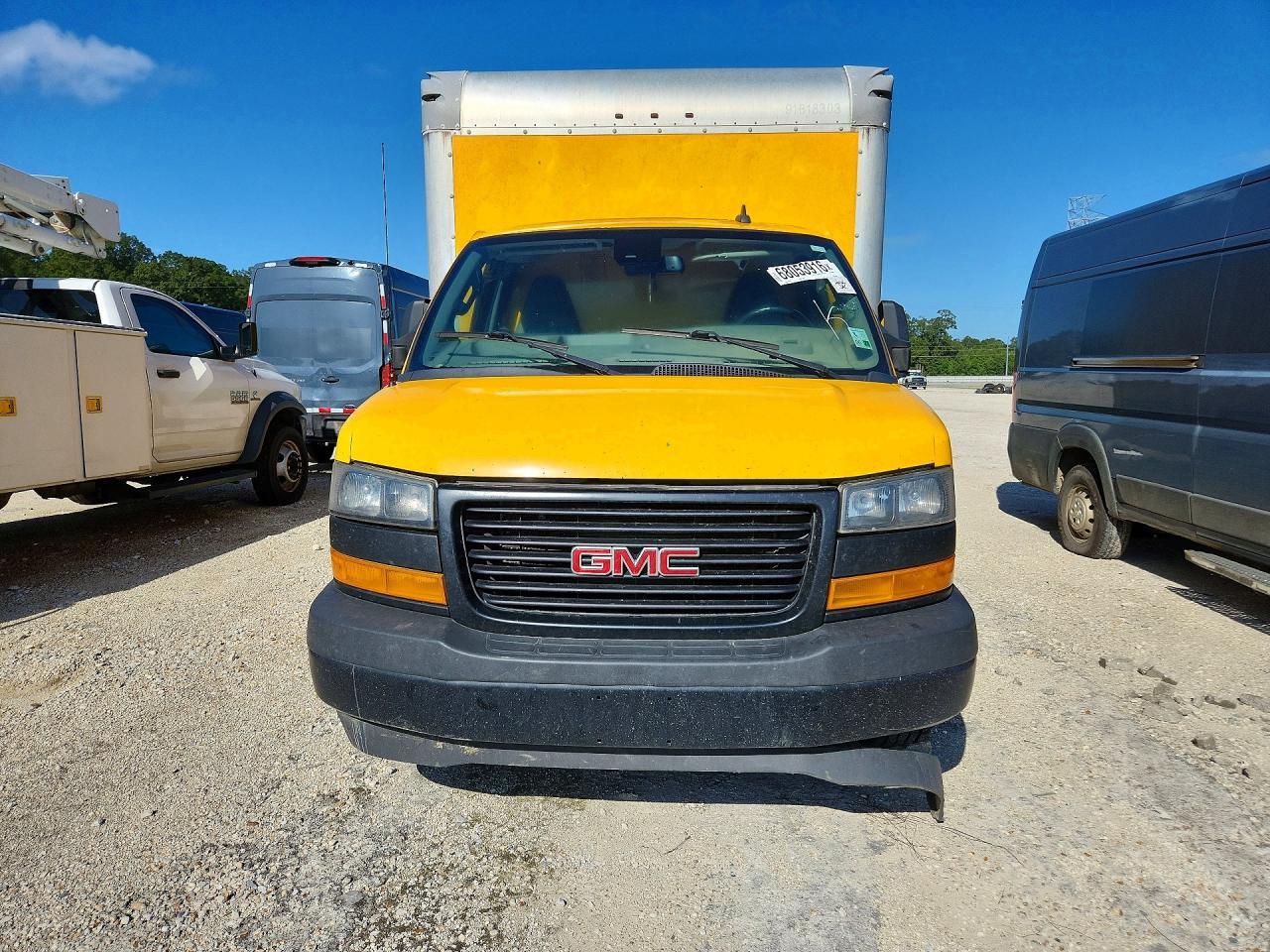 2021 GMC Savana-BOX Truck