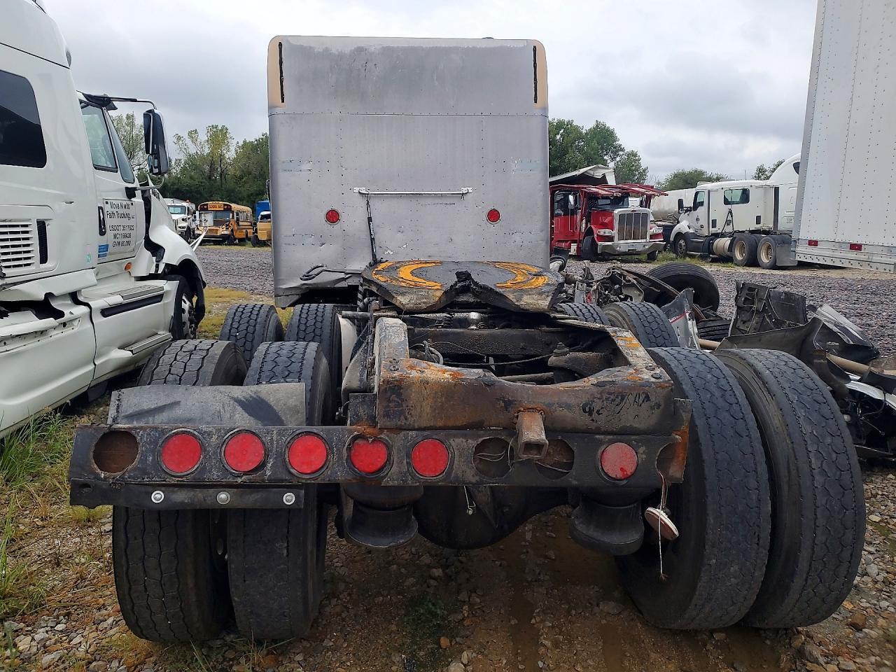 1993 Ptrb 1993 Peterbilt 379 Semi Truck
