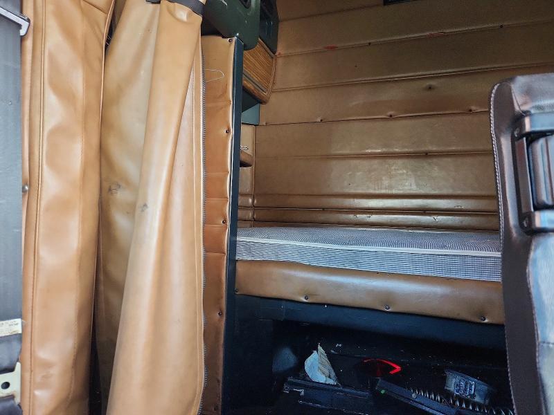 2000 Peterbilt 379-semi Truck