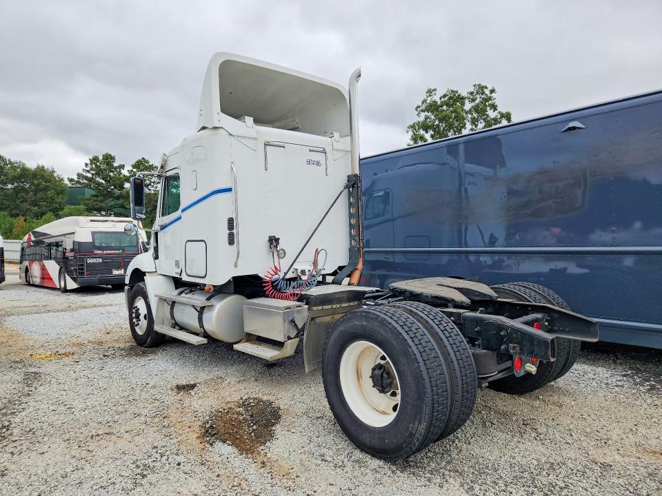2010 Freightliner Columbia 112 Semi Truck