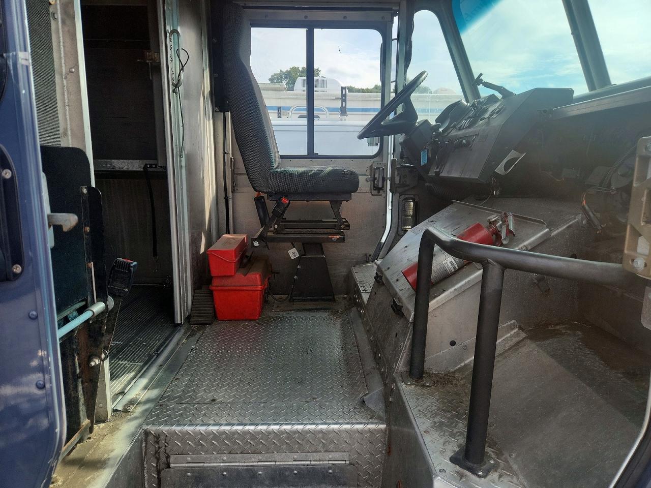 2020 Freightliner MT45G Chassis Delivery Van