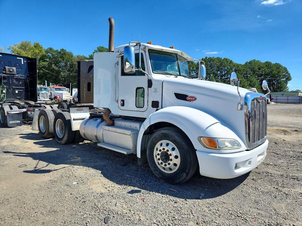 2012 Peterbilt 386 Semi Truck