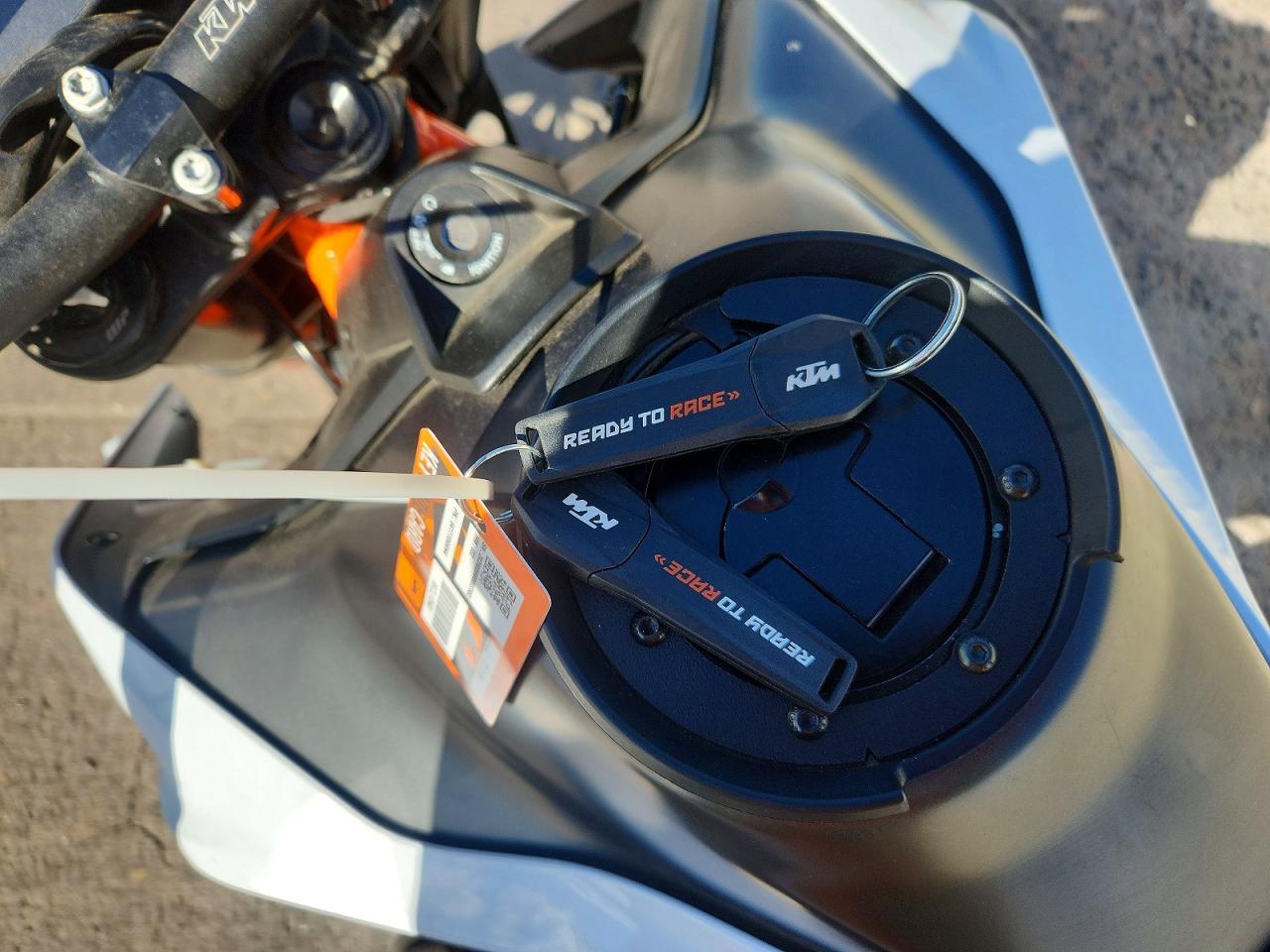 2021 KTM 890 Duke R
