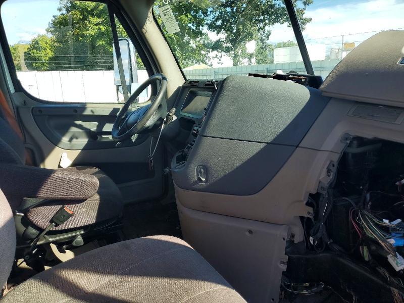 2012 Freightliner Cascadia Semi Truck