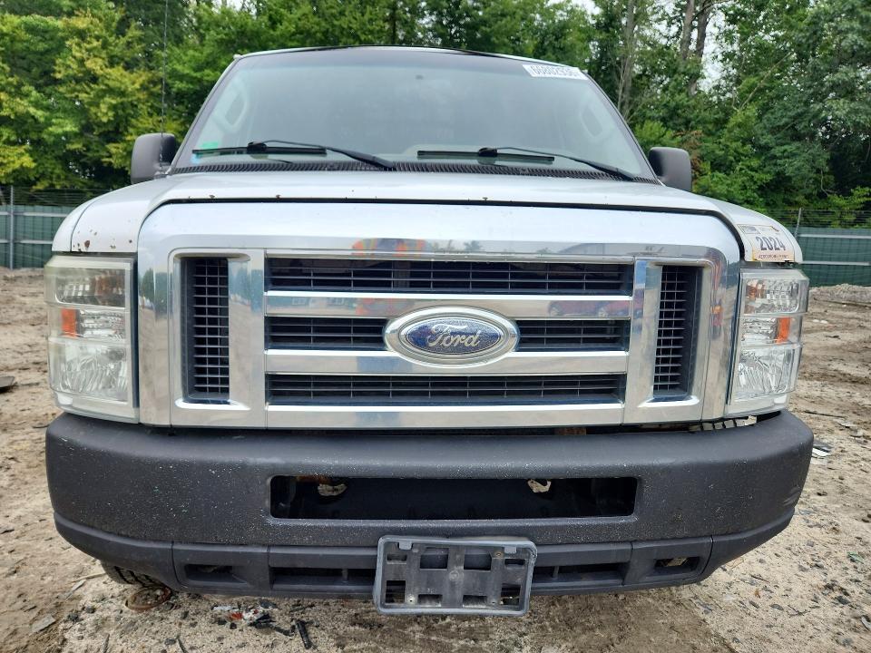 2013 Ford Econoline E250 van
