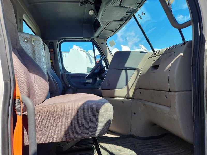 2016 Freightliner Cascadia 113
