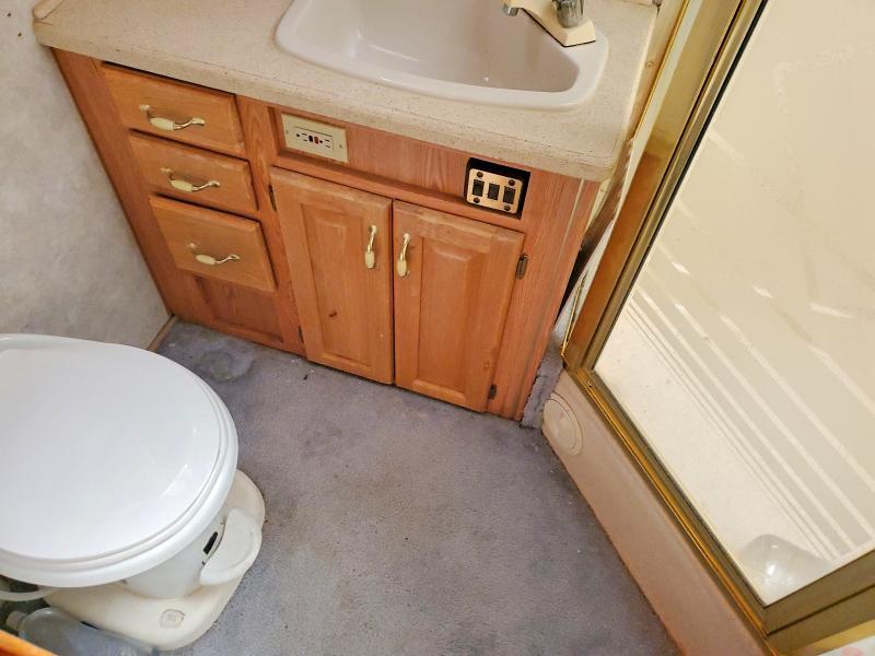 2000 Rexhall Recreational Vehicle (RV)