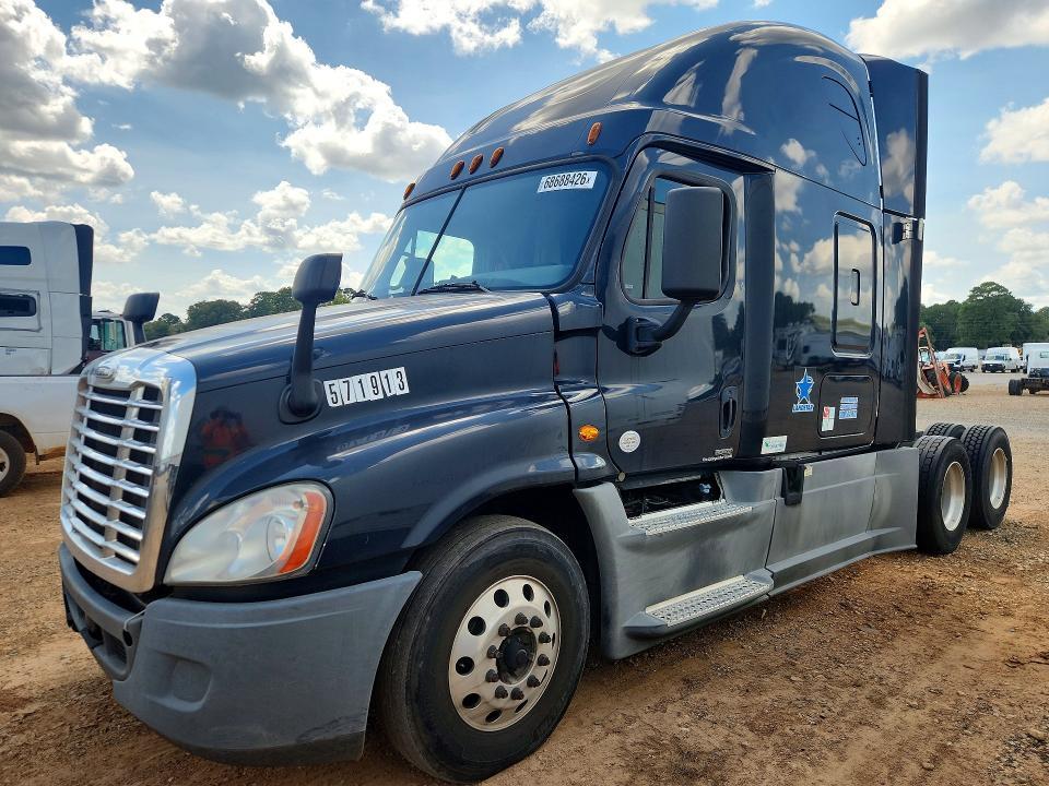 2018 Freightliner Cascadia 125 Semi Truck