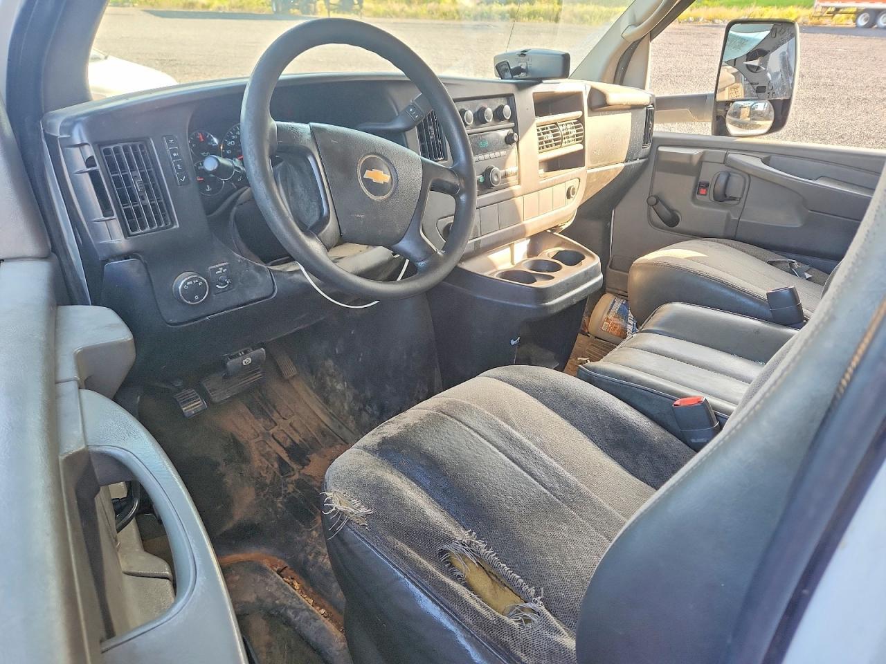 2013 Chevrolet Express BOX Truck