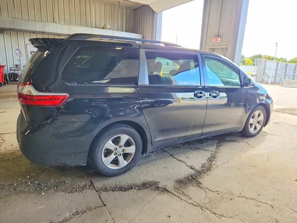 2015 Toyota Sienna LE