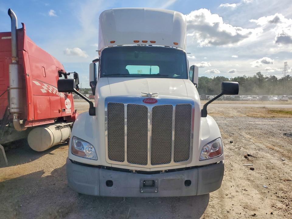 2017 Peterbilt 579 Semi Truck