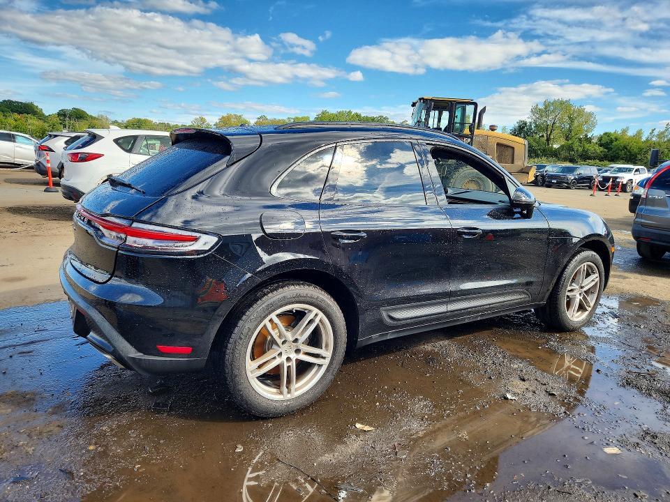 2025 Porsche Macan Base