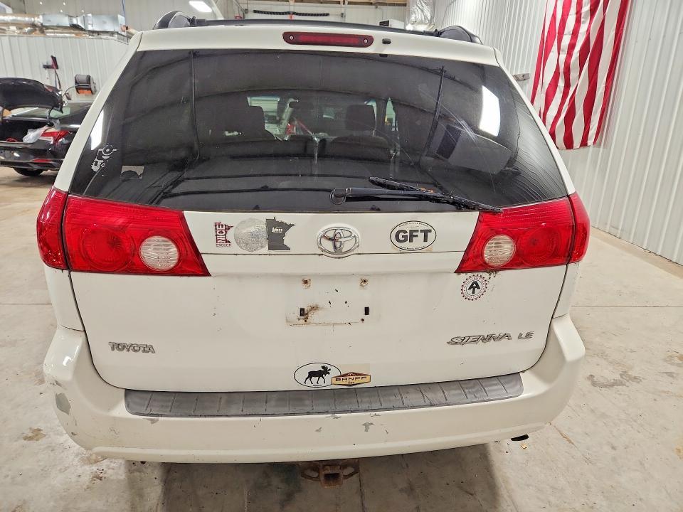 2007 Toyota Sienna LE 8-PASSENGER