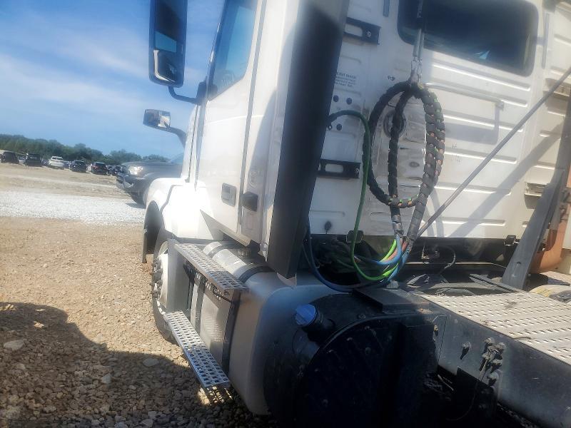 2017 Volvo VNL Semi Truck
