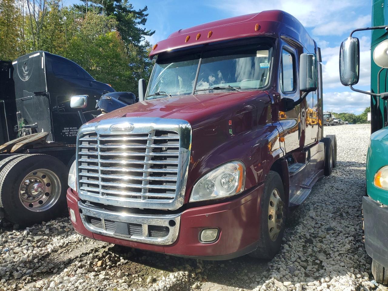 2018 Freightliner Cascadia 125 Semi Truck