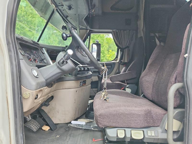2014 Freightliner Cascadia Semi Truck