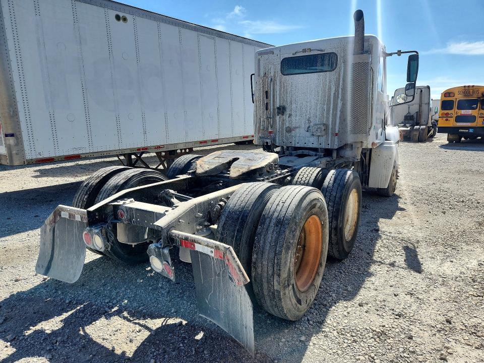 2005 Freightliner CST120 Semi Truck
