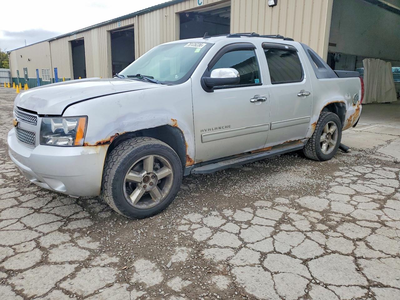 2012 Chevrolet Avalanche LS