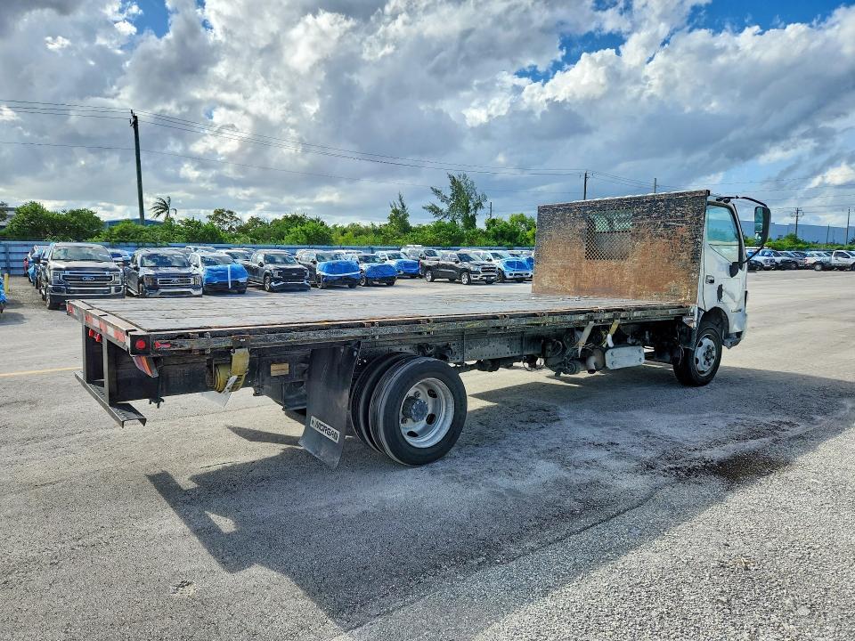 2015 Hino 195-Flat BED Truck