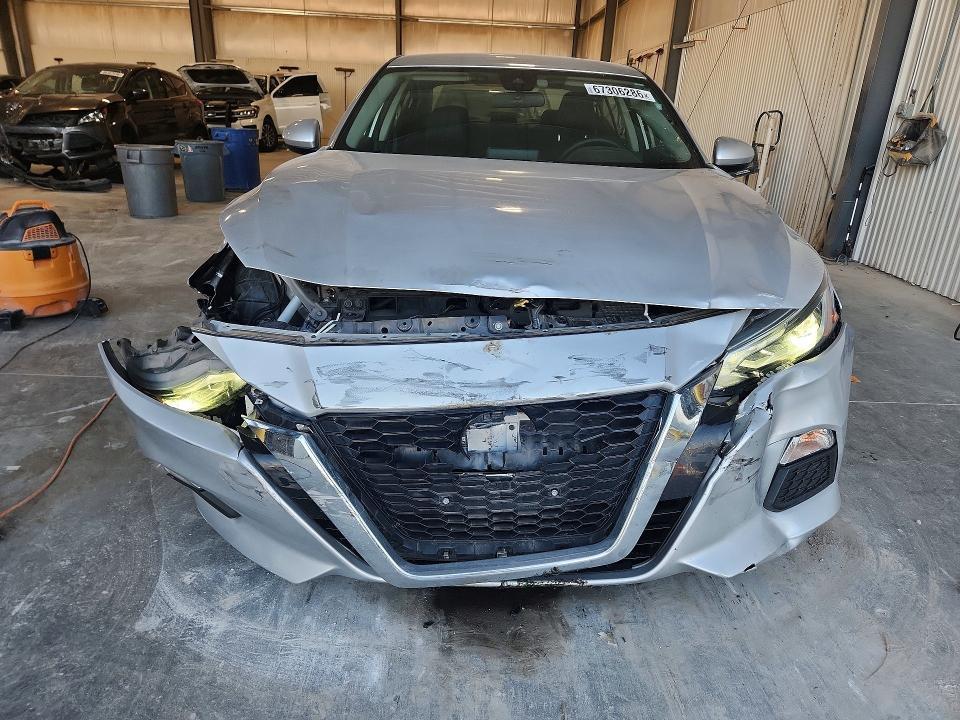 2022 Nissan Altima SV