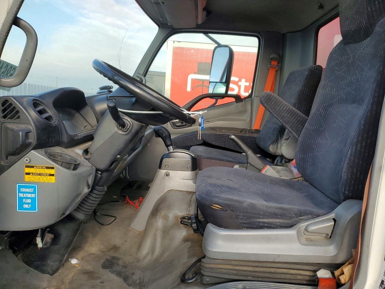 2017 Hino 195 BOX Truck