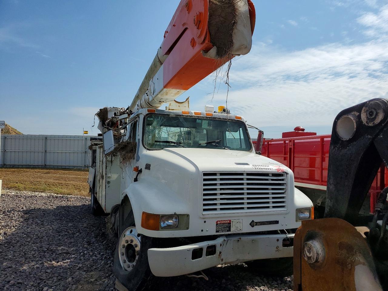 2000 International 4700 Bucket Truck