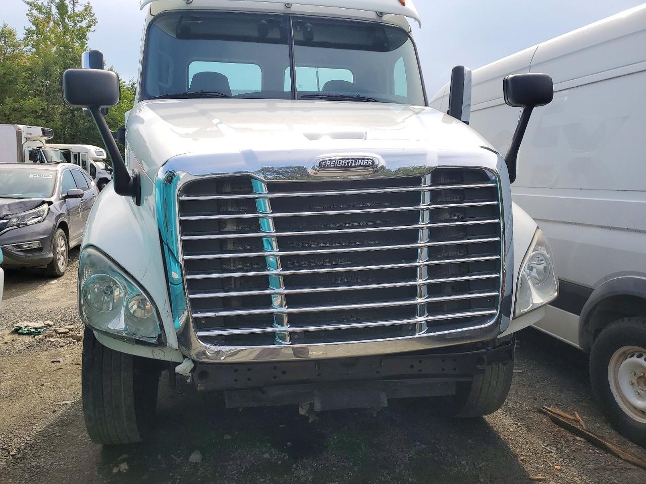 2017 Freightliner Cascadia 125 Semi Truck