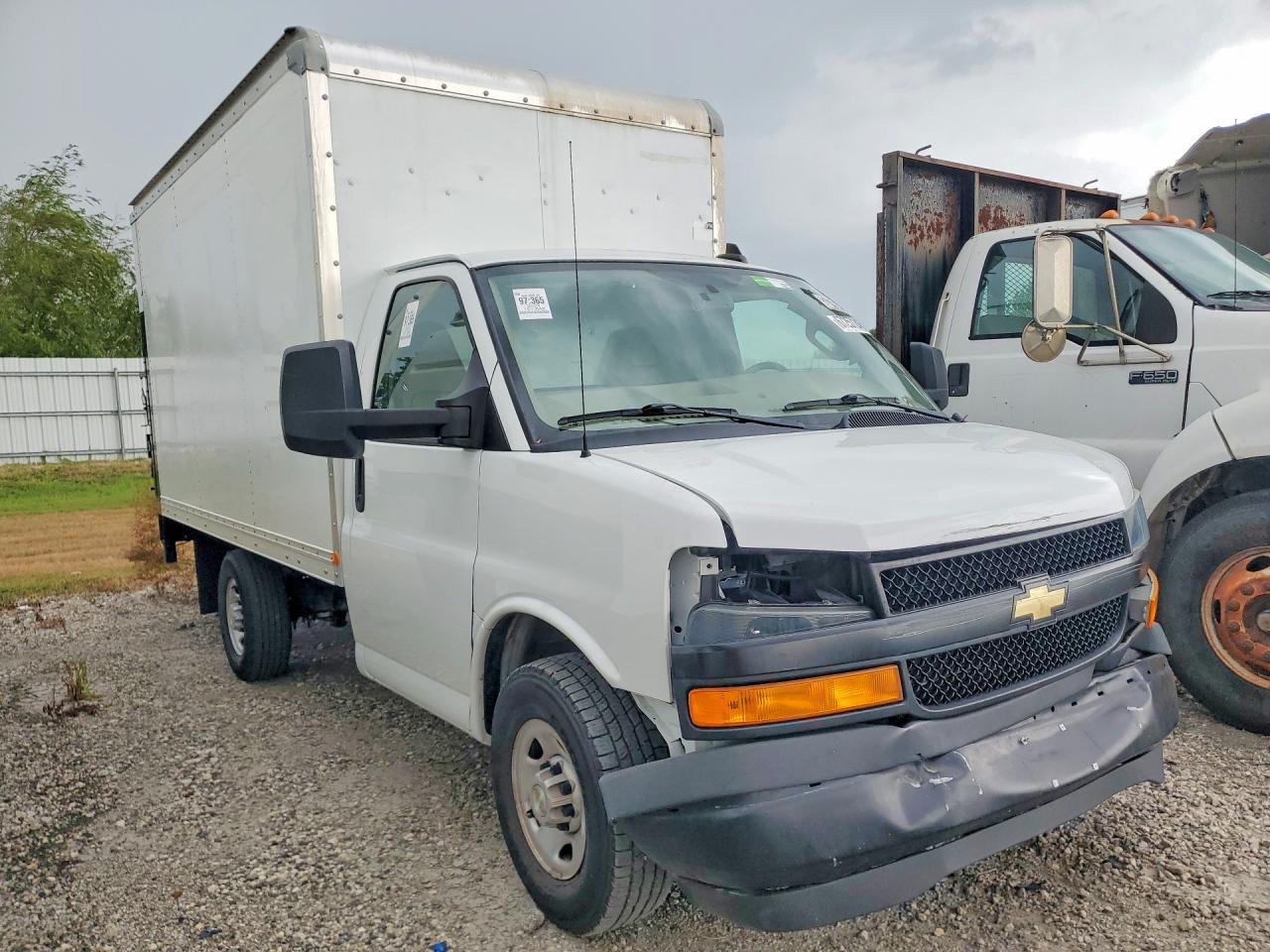 2023 Chevrolet Express BOX Truck