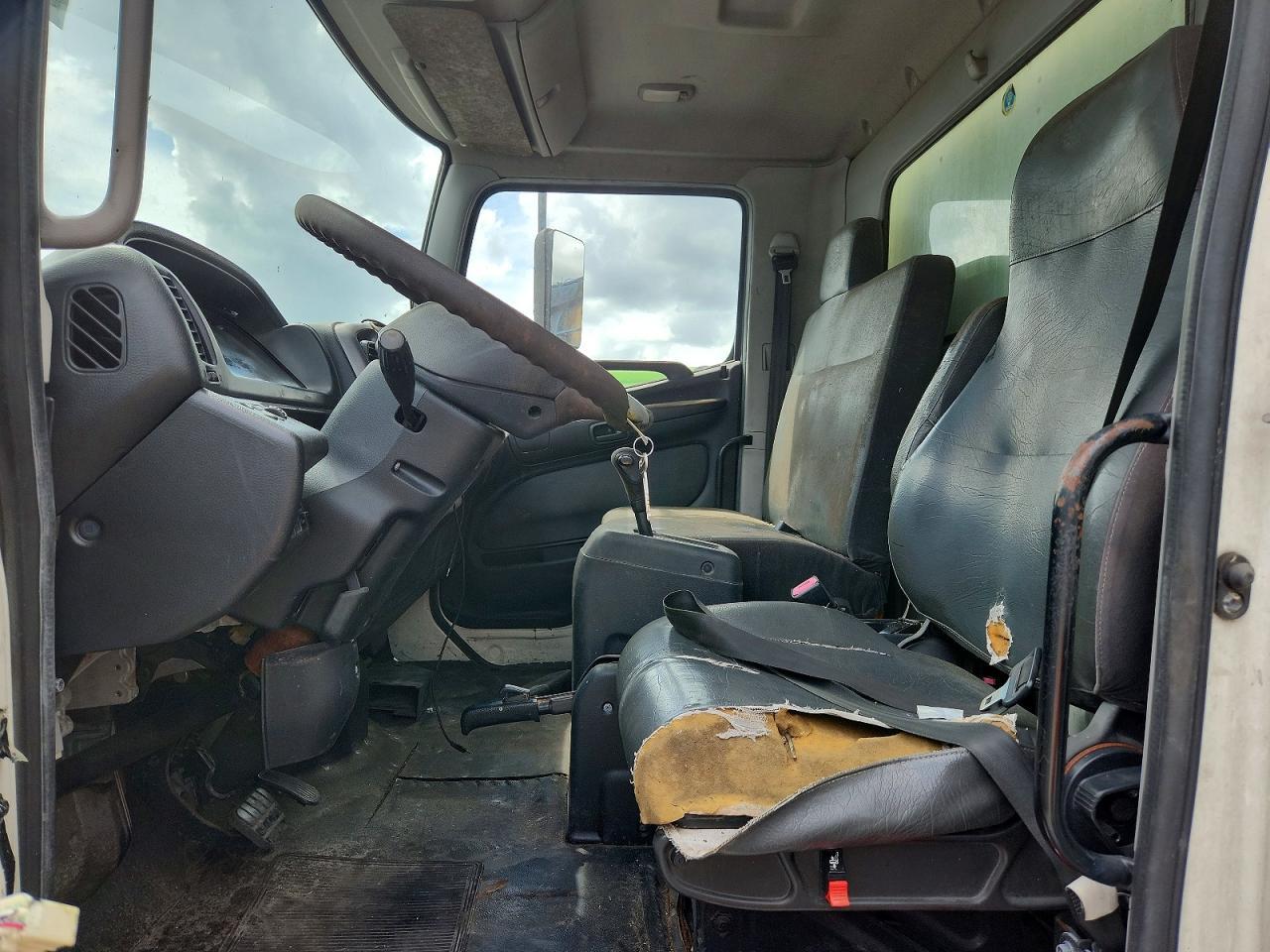 2013 Hino 258/268 BOX Truck