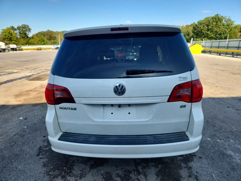 2011 Volkswagen Routan SE