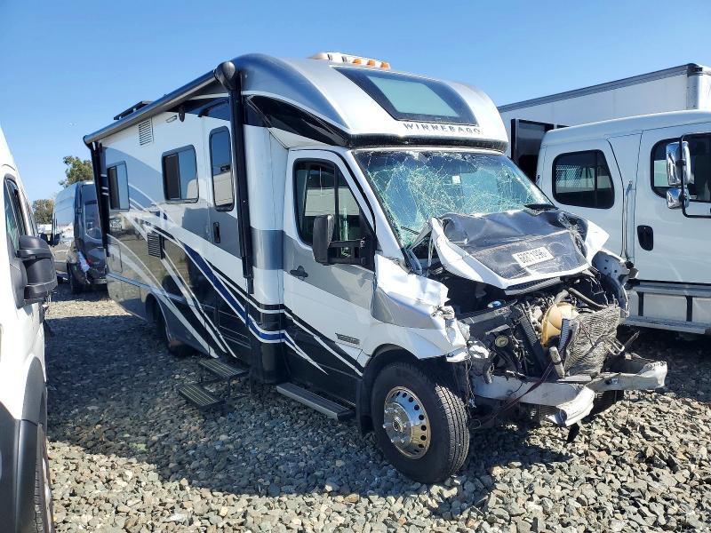 2016 Winnebago Navion RV
