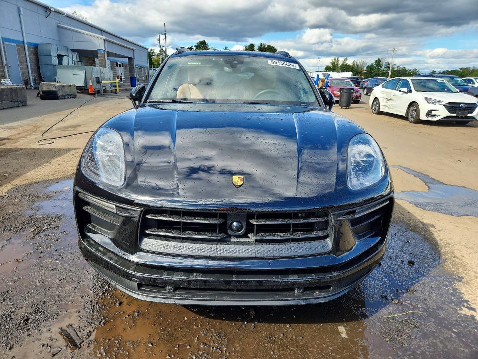 2025 Porsche Macan Base