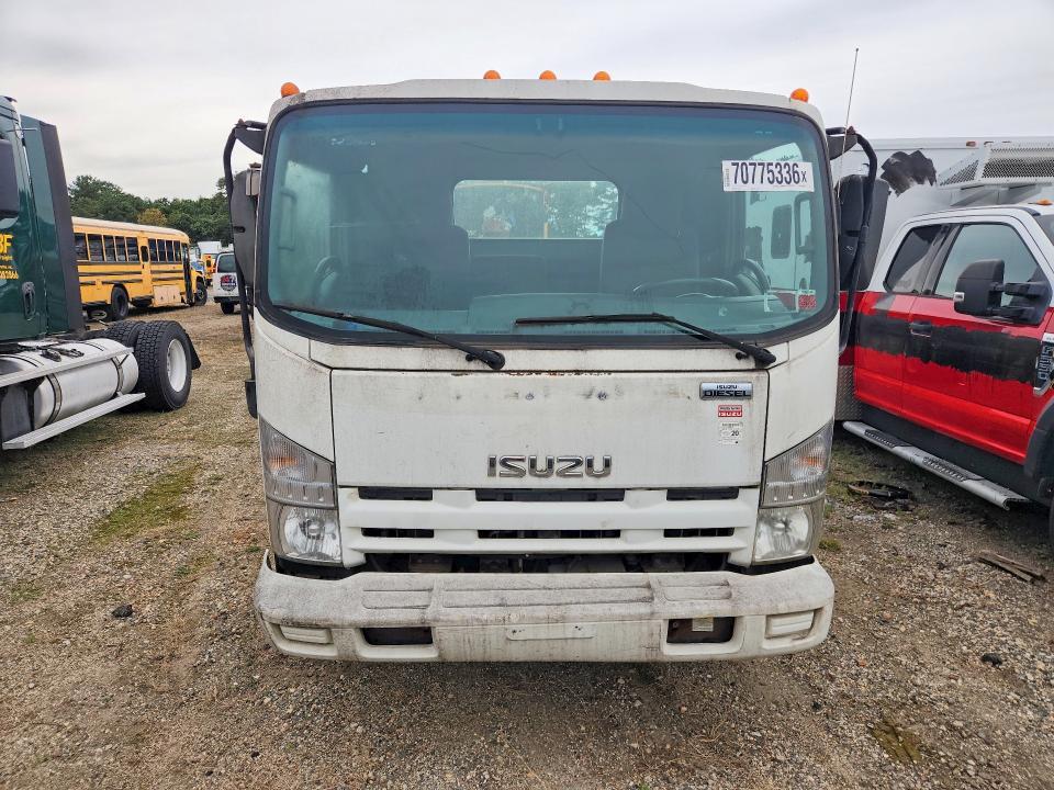 2010 Isuzu NQR-BOX Truck