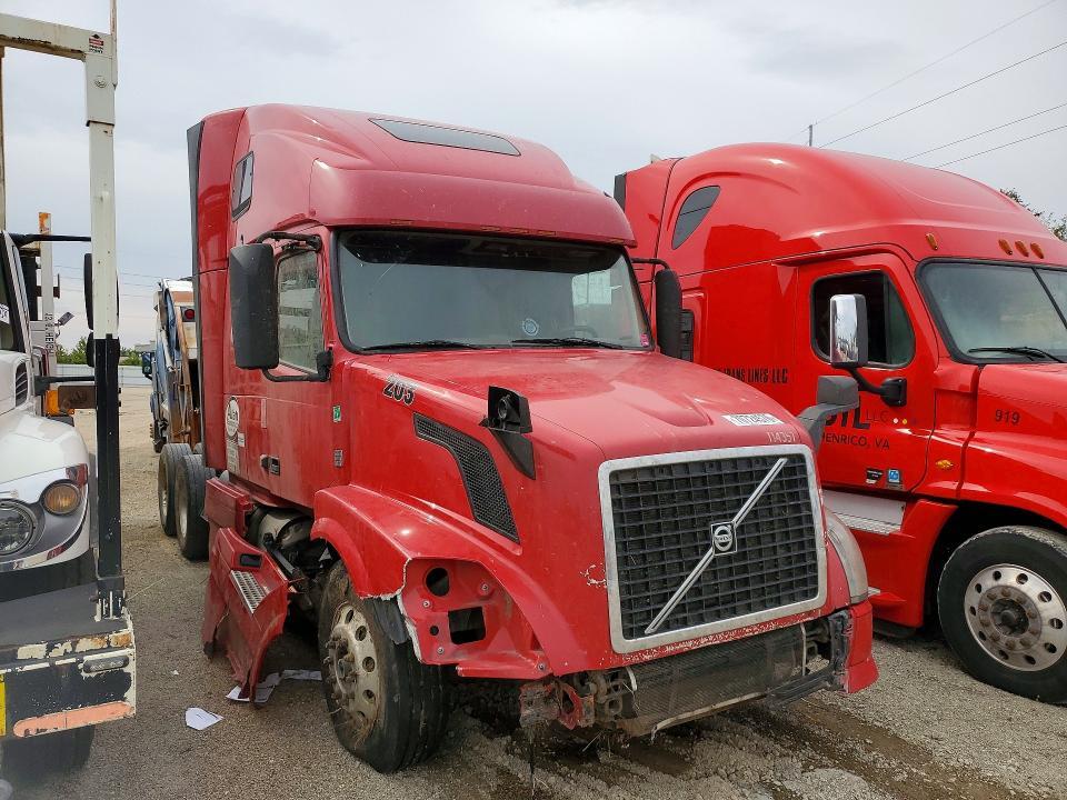 2015 Volvo VNL Semi Truck