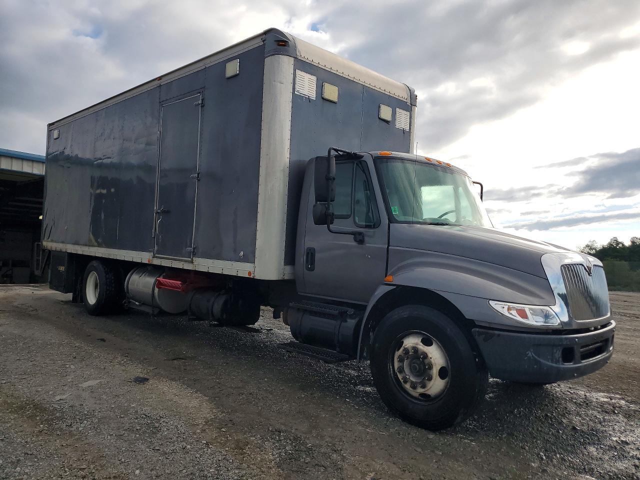 2003 International 4300 BOX Truck