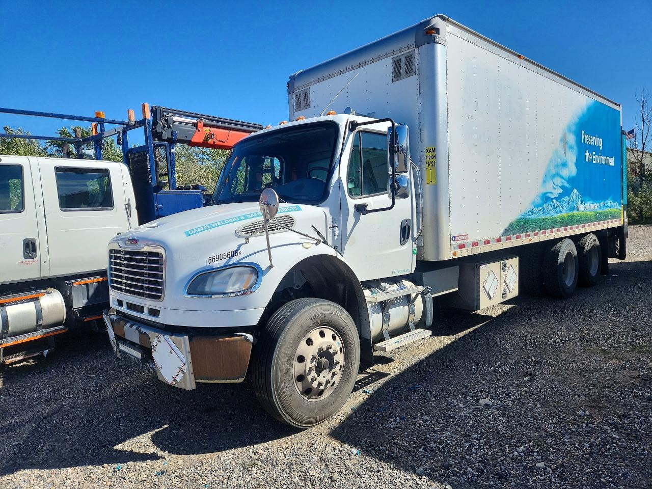 2015 Frht - Freightliner 2015 Freightliner Business Class M2 BOX Truck