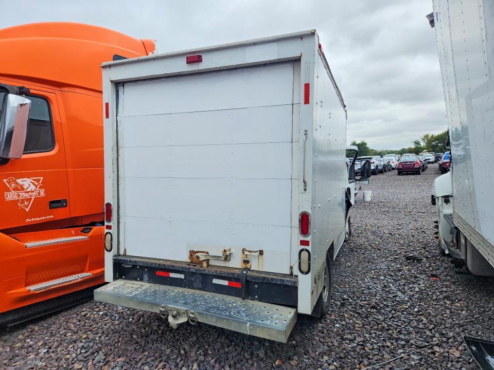 2008 GMC Savana Cutaway G3500 BOX Truck