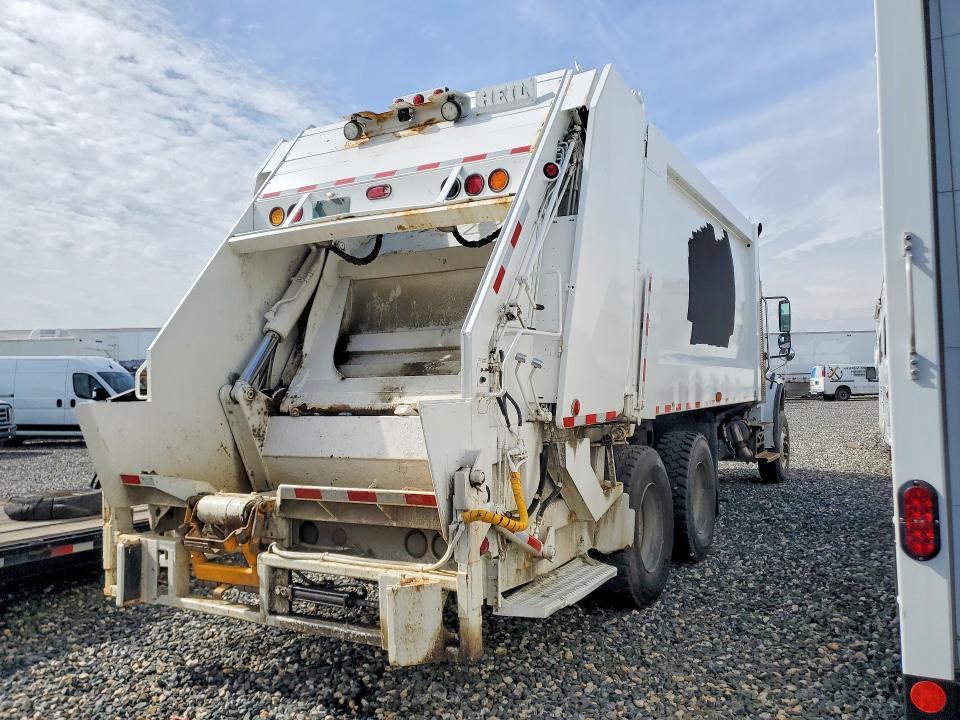2016 Freightliner Business Class M2 Refuse Truck