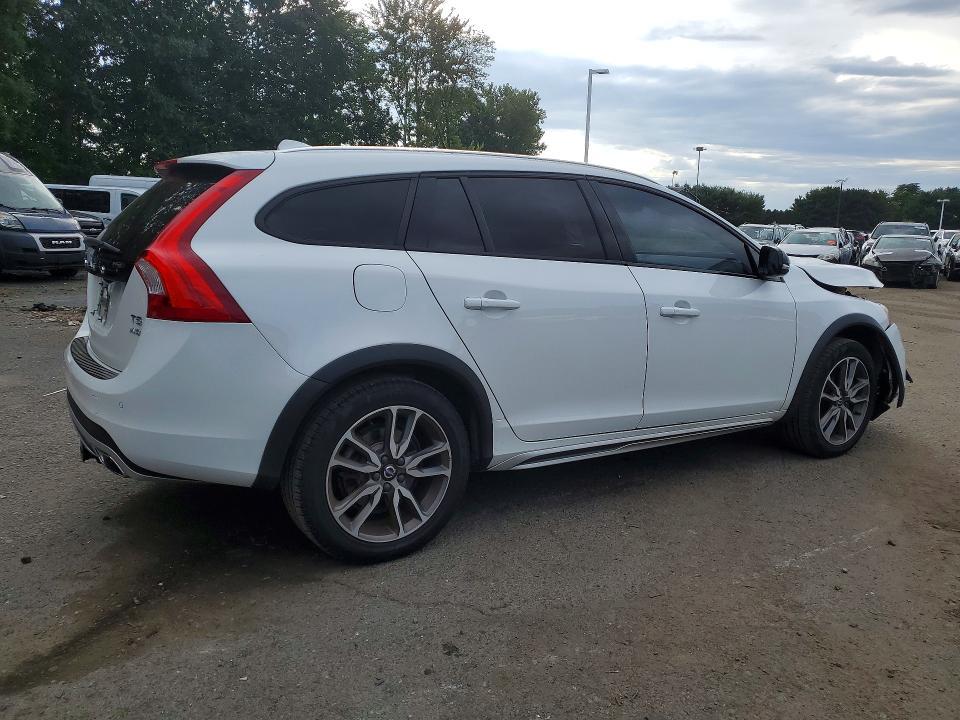 2018 Volvo V60 Cross Country Premier