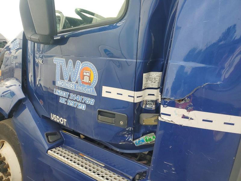 2018 Volvo VNL Semi Truck
