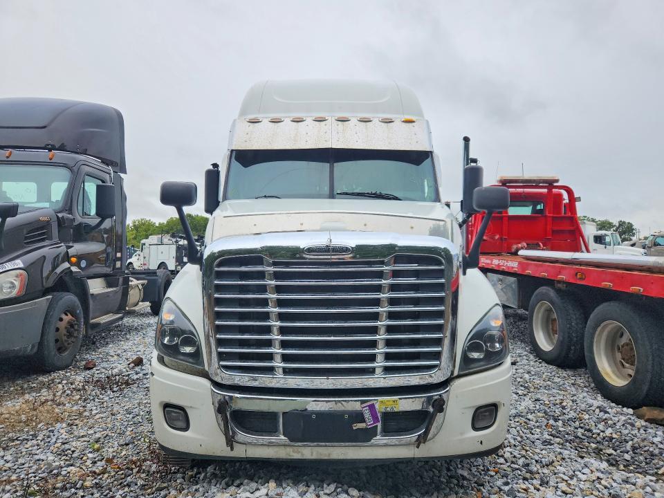 2014 Freightliner Cascadia Semi Truck