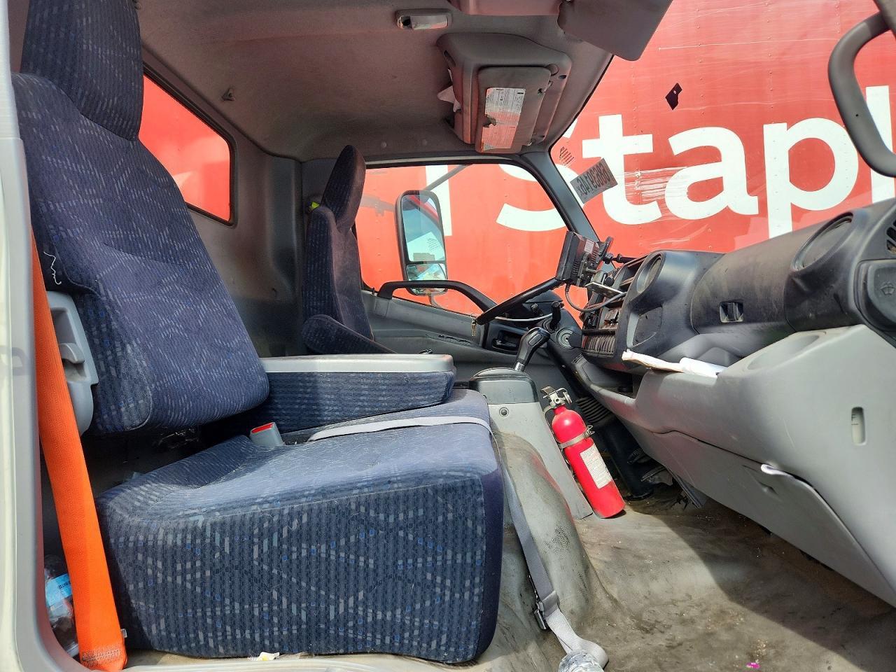 2017 Hino 195 BOX Truck